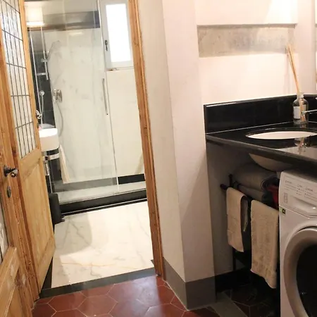 55 M2, 2 Yatak Odalı, 1 Banyolu Daire, Historical Center Bölgesinde * Floransa