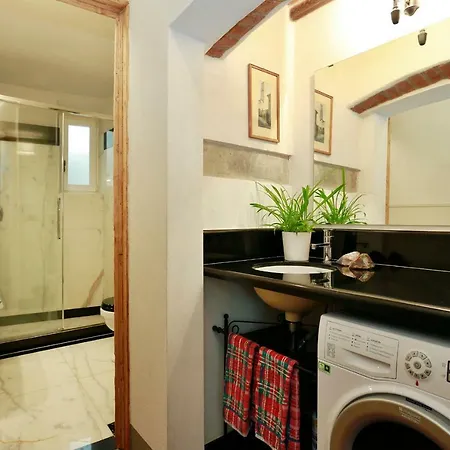 Daire 55 M2, 2 Yatak Odalı, 1 Banyolu Daire, Historical Center Bölgesinde Floransa