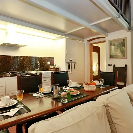 55 M2, 2 Yatak Odalı, 1 Banyolu Daire, Historical Center Bölgesinde * Floransa
